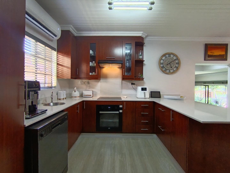 5 Bedroom Property for Sale in Langenhovenpark Free State